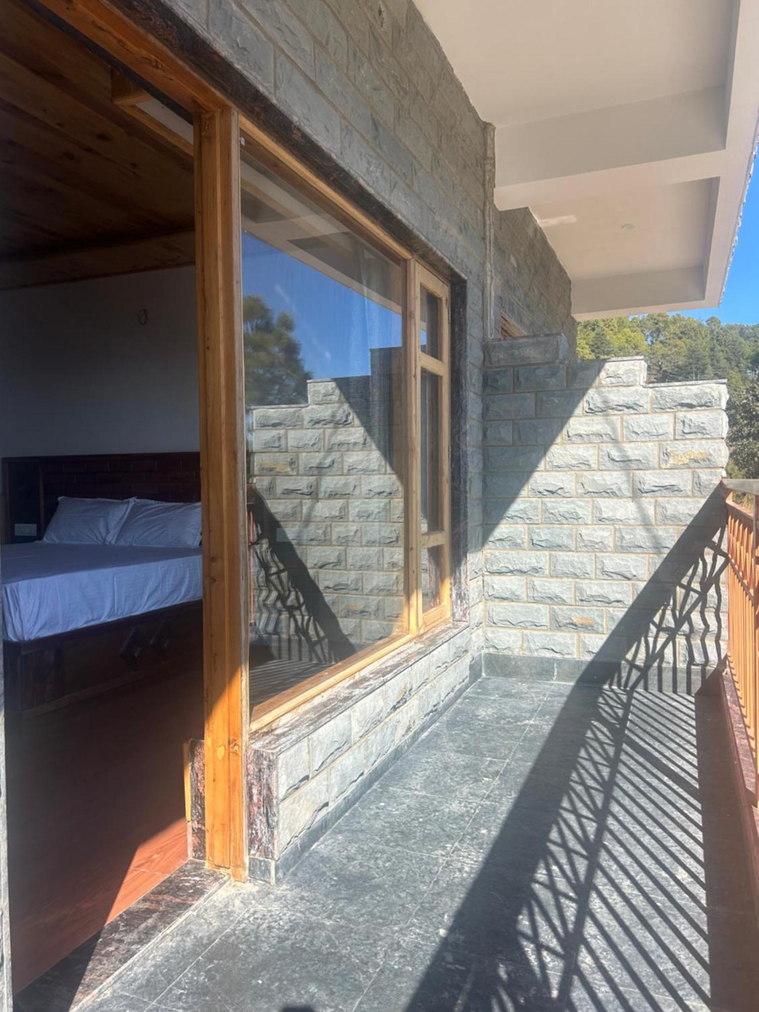 Shalom Hillcrest Inn Shimla Exteriör bild