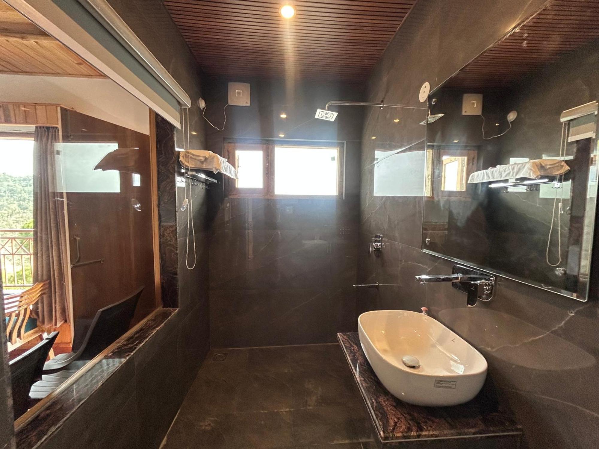 Shalom Hillcrest Inn Shimla Exteriör bild